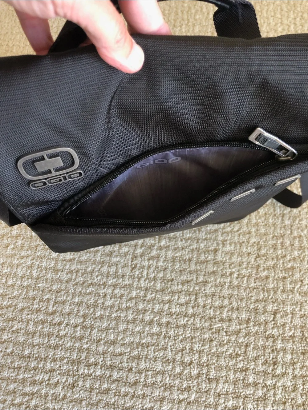 OGIO Technologio Compact Laptop Notebook Messenger Bag